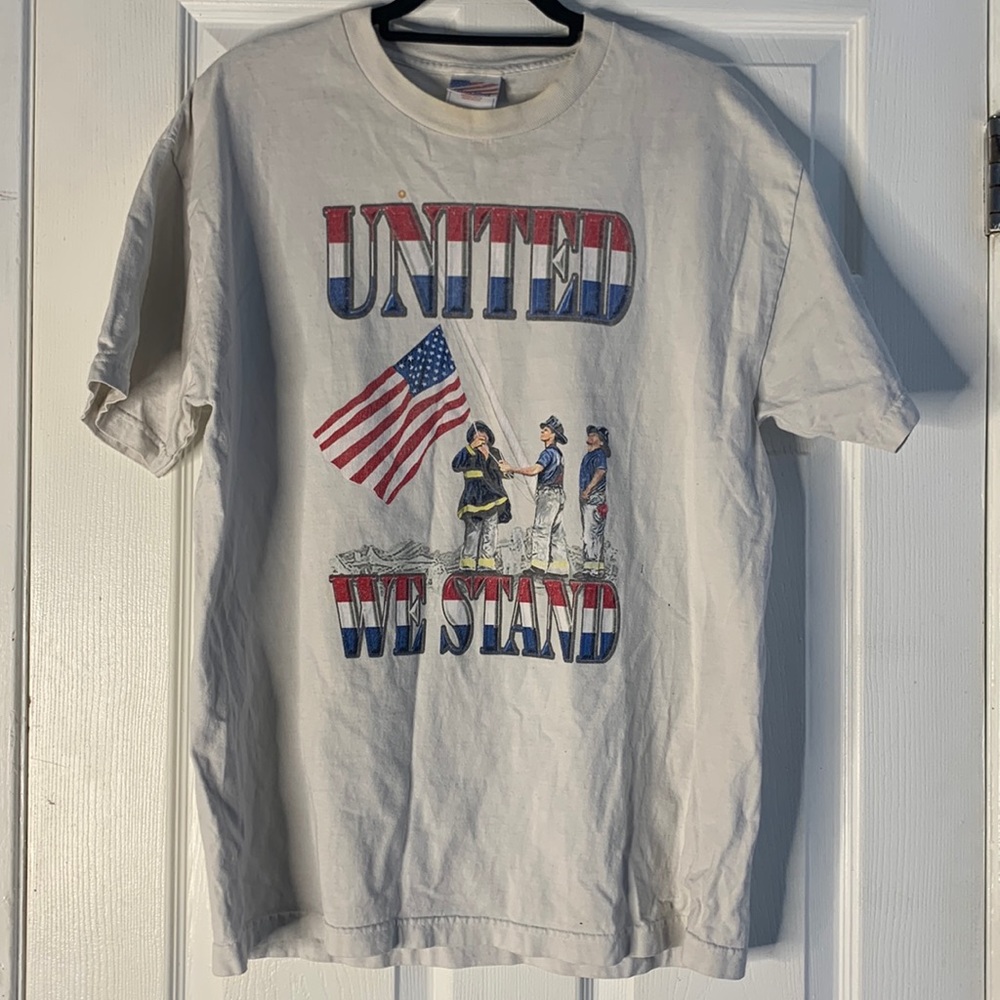 Vintage United We Stand Flag Rising 9/11 Graphic T-Shirt Size Large